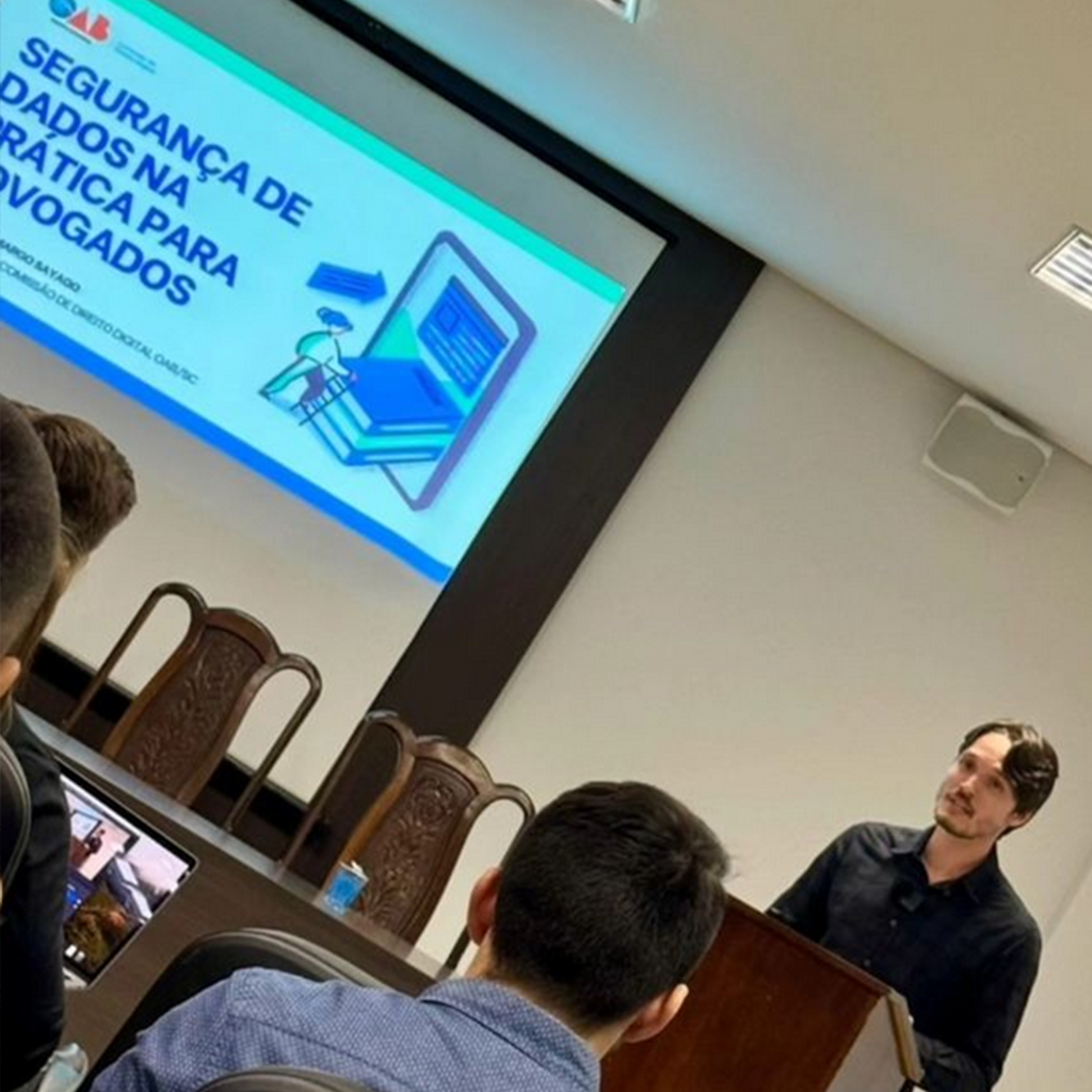 Marcelo Sayago ministrando a palestra Segurança de Dados na Prática para Advogados